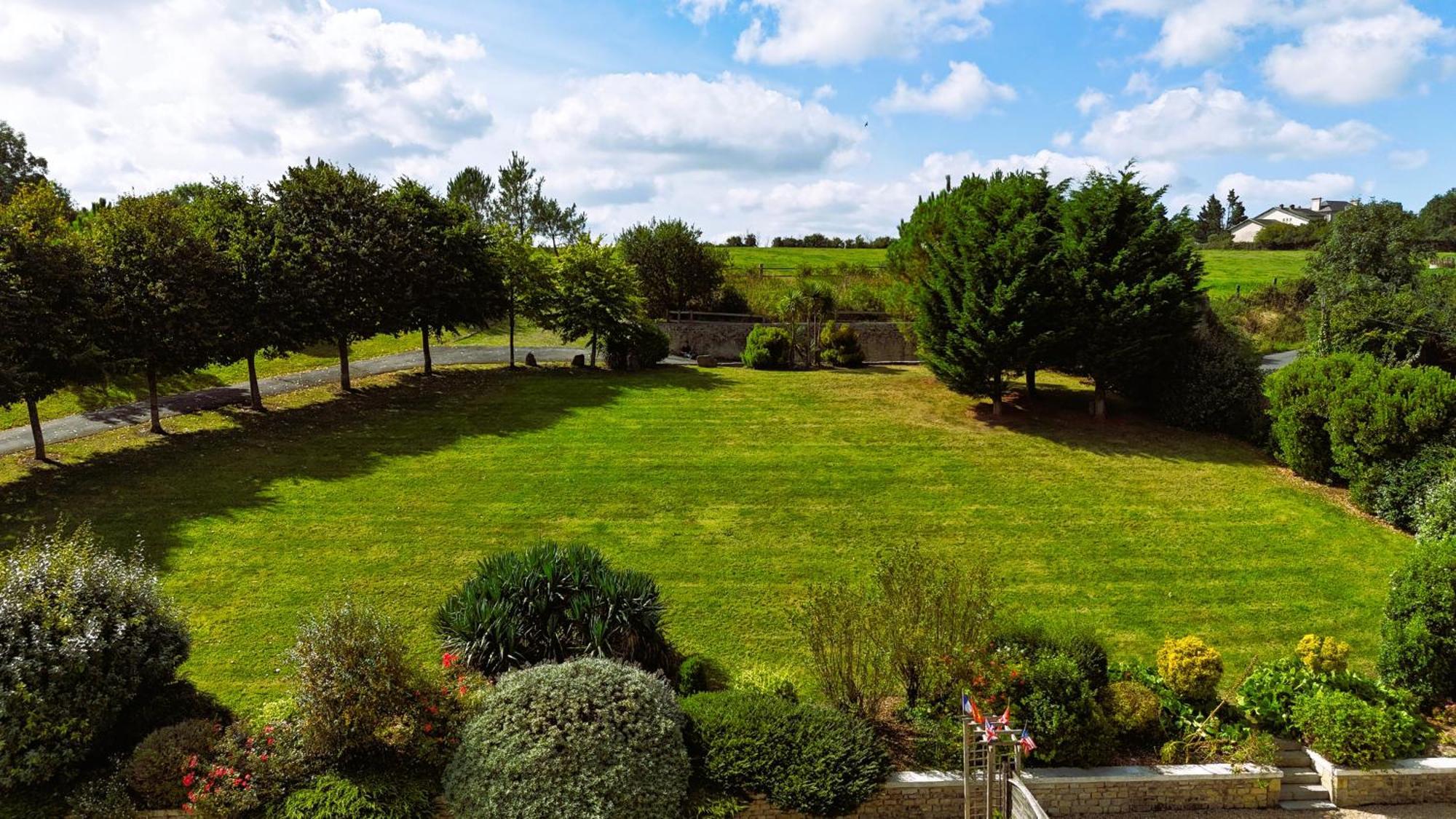 Le Domaine Des Roseraies Monfréville Exterior foto